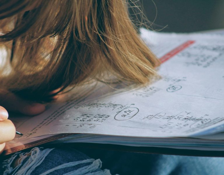 joshua-hoehne-AZrBFoXP_3I-unsplash